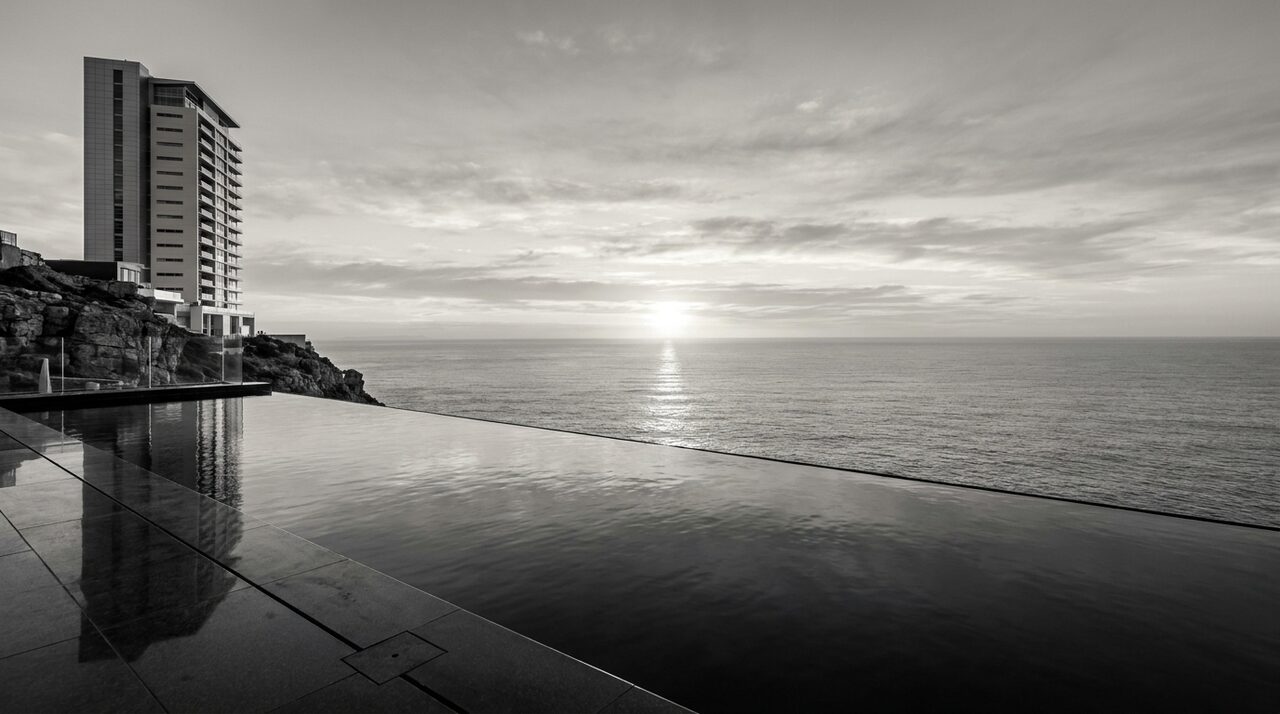 Oceanfront swimming pool meeting the ocean horizon